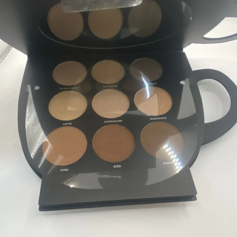 Friends x Makeup Revolution Grab a Cup Face Palette Light to Medium NEW LE